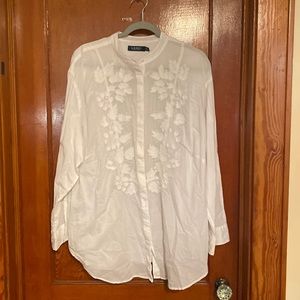 Women’s size 2X Ralph Lauren, button-down top excellent used condition.